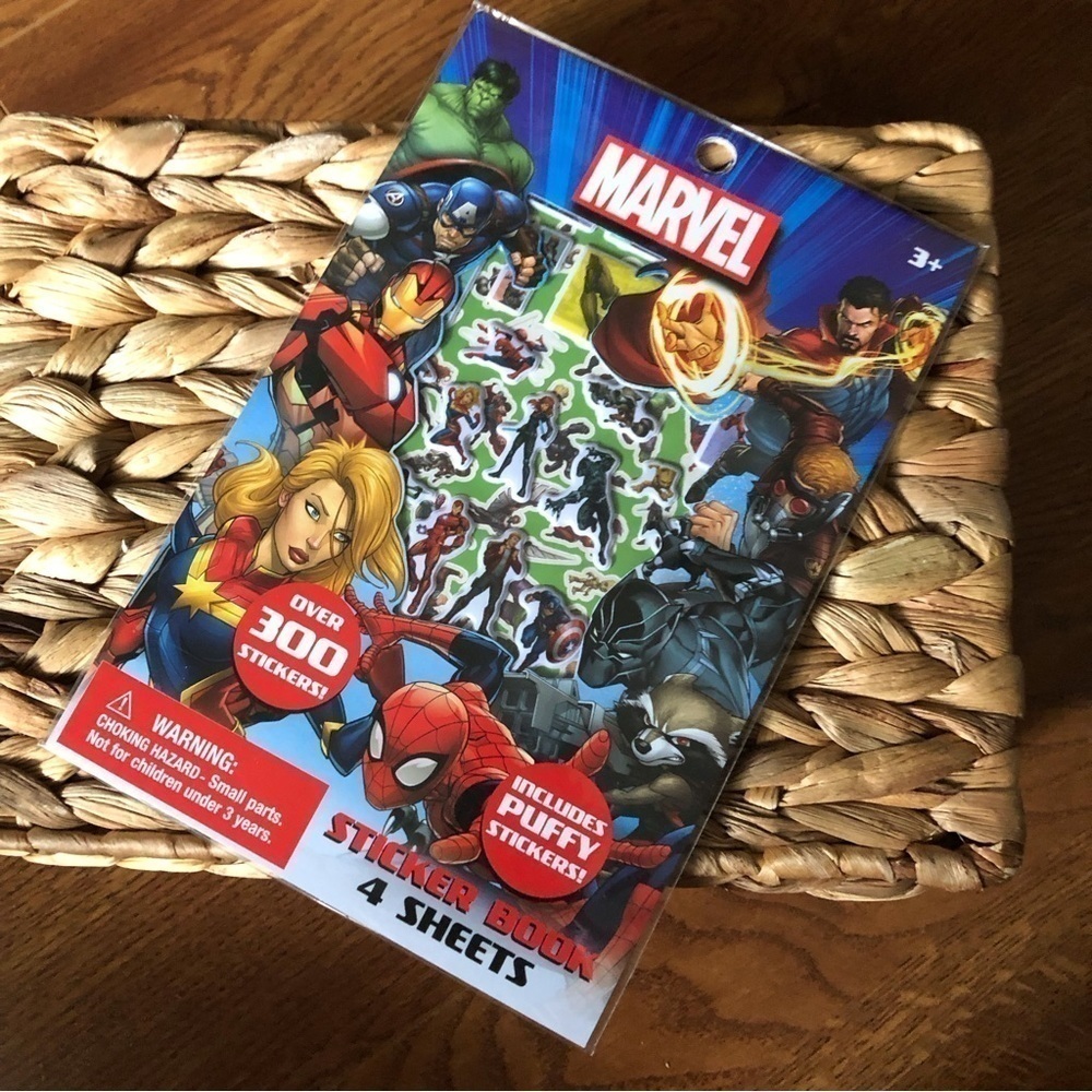 Marvel super hero Sticker Book (300ct)